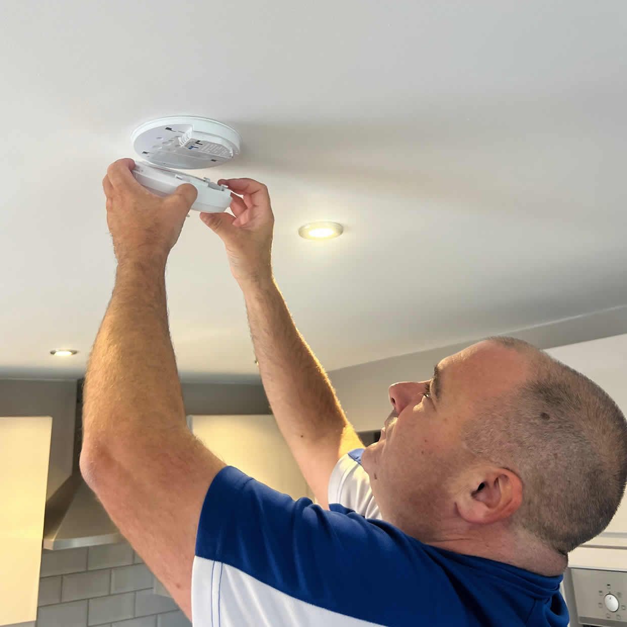 Local smoke alarm installer covering Bootle